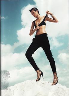 Izabel Goulart feet photo thumbnail