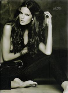Izabel Goulart feet photo thumbnail