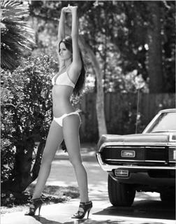 Izabel Goulart feet photo thumbnail