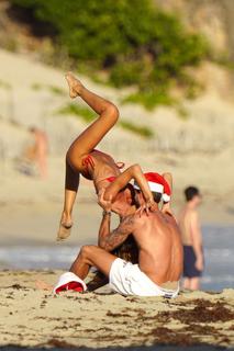 Izabel Goulart feet photo thumbnail