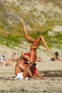 Izabel Goulart feet photo thumbnail