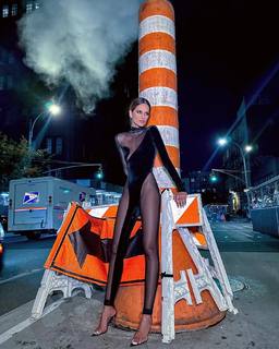 Izabel Goulart feet photo thumbnail