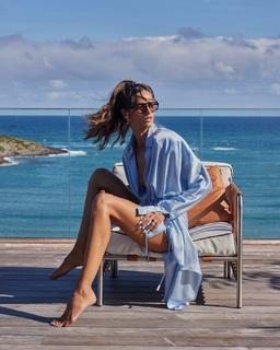 Izabel Goulart feet photo thumbnail