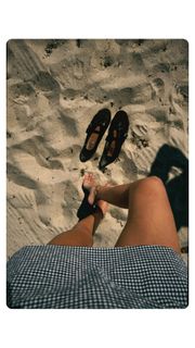 Izabel Goulart feet photo thumbnail