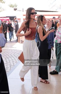 Izabel Goulart feet photo thumbnail