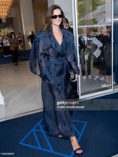 Izabel Goulart feet photo thumbnail