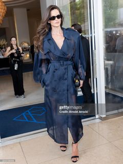 Izabel Goulart feet photo thumbnail