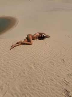Izabel Goulart feet photo 8