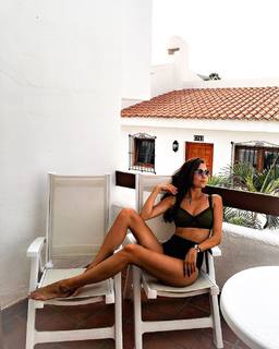 Izabella Krzan feet photo thumbnail