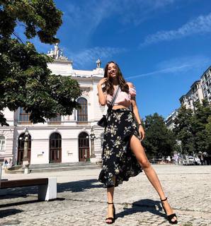 Izabella Krzan feet photo thumbnail