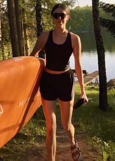 Izabella Krzan feet photo thumbnail