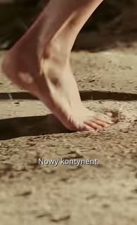 Izabella Krzan feet photo thumbnail