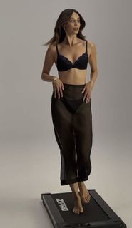 Izabella Krzan feet photo thumbnail