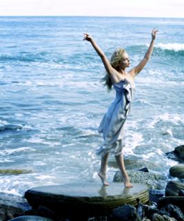 Izabella Miko feet photo thumbnail