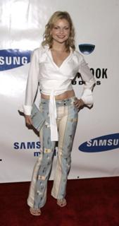 Izabella Miko feet photo thumbnail