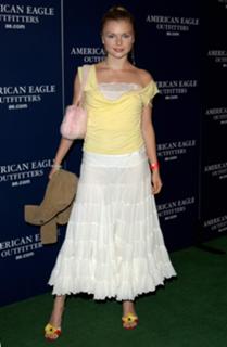 Izabella Miko feet photo thumbnail