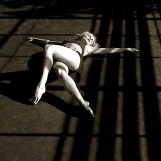 Izabella Miko feet photo thumbnail