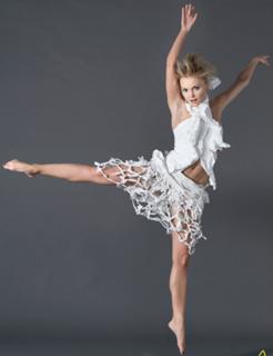 Izabella Miko feet photo thumbnail