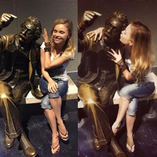 Izabella Miko feet photo thumbnail