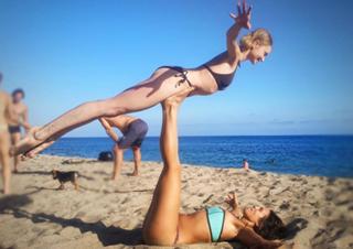 Izabella Miko feet photo thumbnail