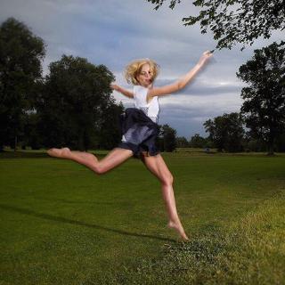 Izabella Miko feet photo thumbnail