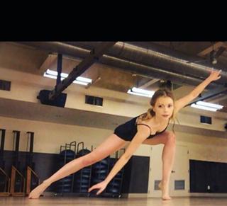 Izabella Miko feet photo thumbnail