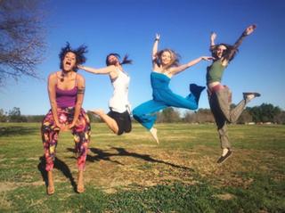 Izabella Miko feet photo thumbnail