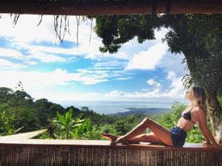 Izabella Miko feet photo thumbnail