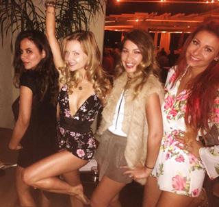 Izabella Miko feet photo thumbnail