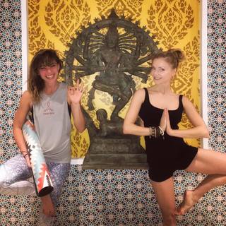 Izabella Miko feet photo thumbnail