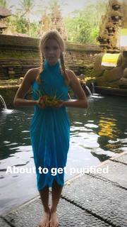 Izabella Miko feet photo thumbnail