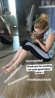 Izabella Miko feet photo thumbnail