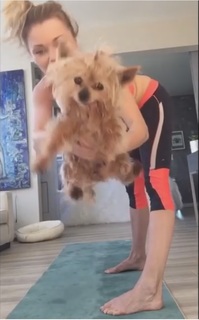 Izabella Miko feet photo thumbnail