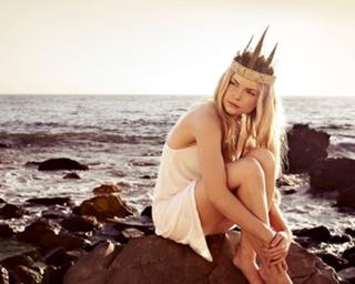 Izabella Miko feet photo thumbnail