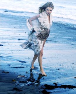 Izabella Miko feet photo thumbnail