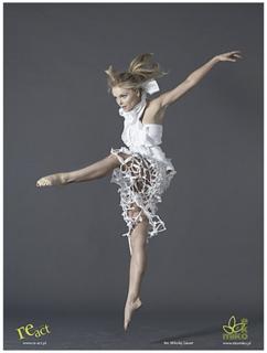 Izabella Miko feet photo thumbnail