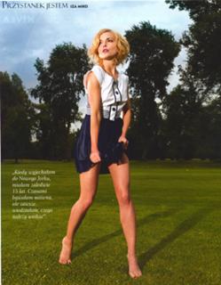 Izabella Miko feet photo thumbnail