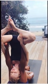 Izabella Miko feet photo thumbnail