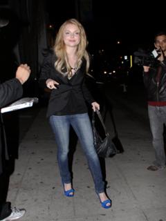 Izabella Miko feet photo thumbnail