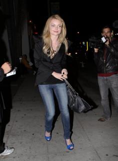 Izabella Miko feet photo thumbnail