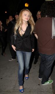 Izabella Miko feet photo thumbnail