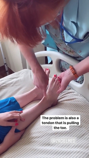 Izabella Miko feet photo thumbnail