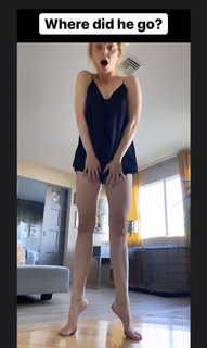 Izabella Miko feet photo thumbnail