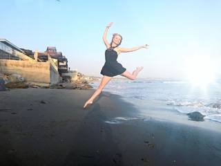 Izabella Miko feet photo thumbnail