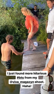 Izabella Miko feet photo thumbnail