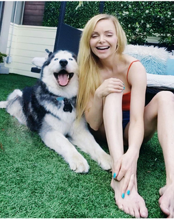 Izabella Miko feet photo thumbnail