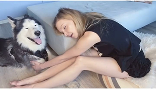 Izabella Miko feet photo thumbnail