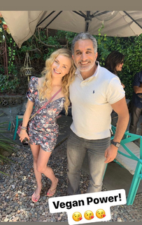 Izabella Miko feet photo thumbnail