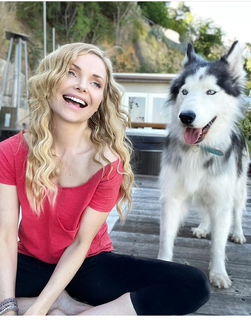 Izabella Miko feet photo thumbnail