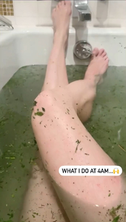 Izabella Miko feet photo thumbnail